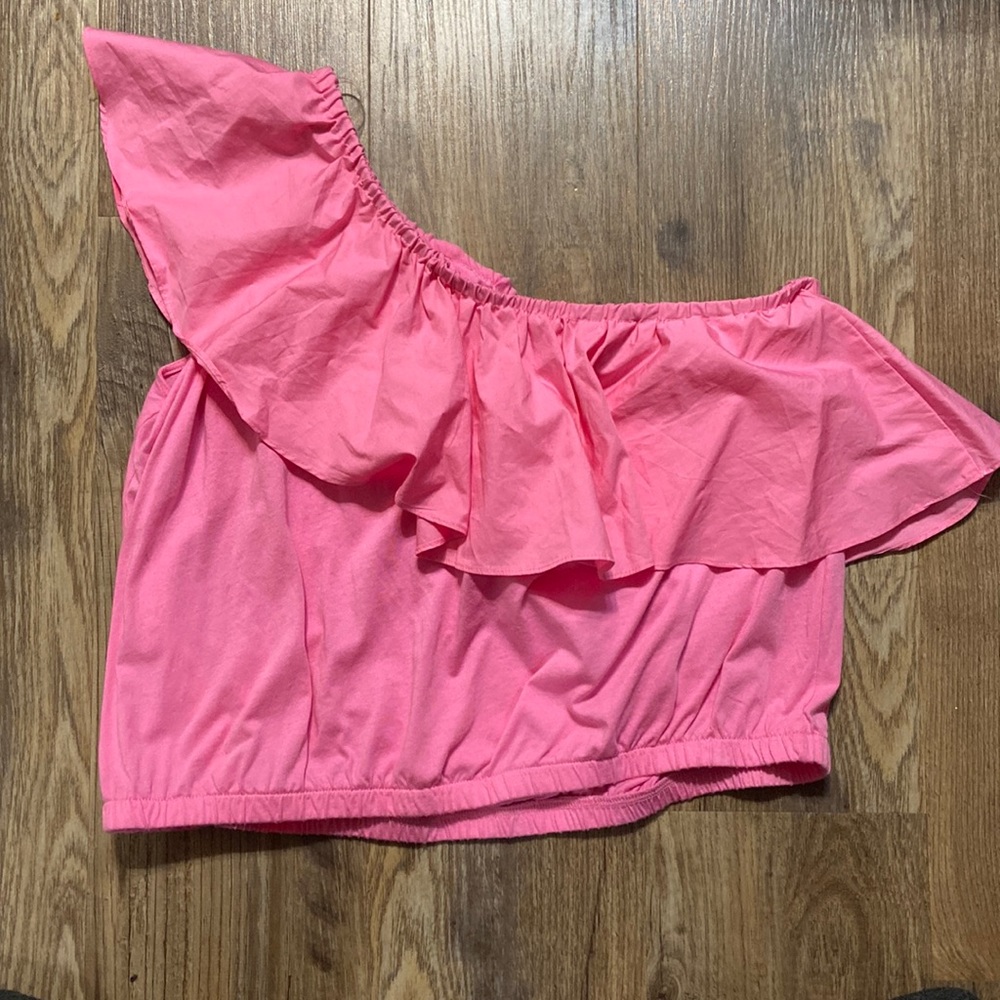 Woman’s ruffle off the shoulder top!